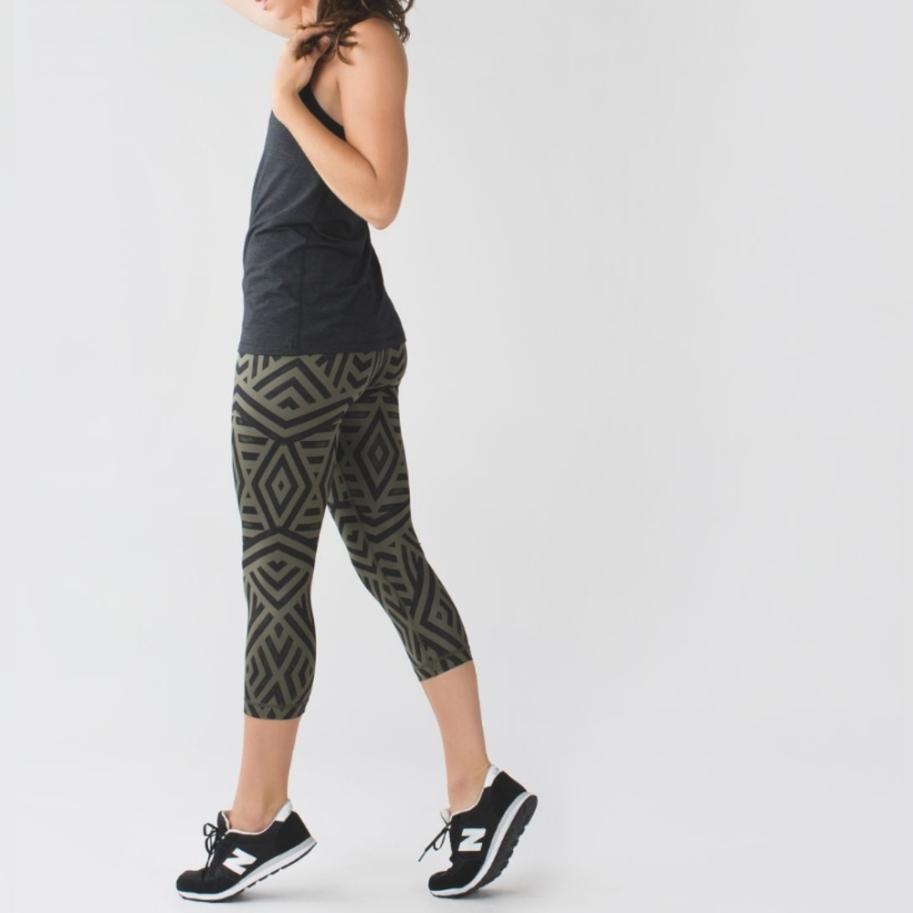 Lululemon Wunder Under Crop II *Full-On LuxtremeChevron Shuffle Fatigue Green